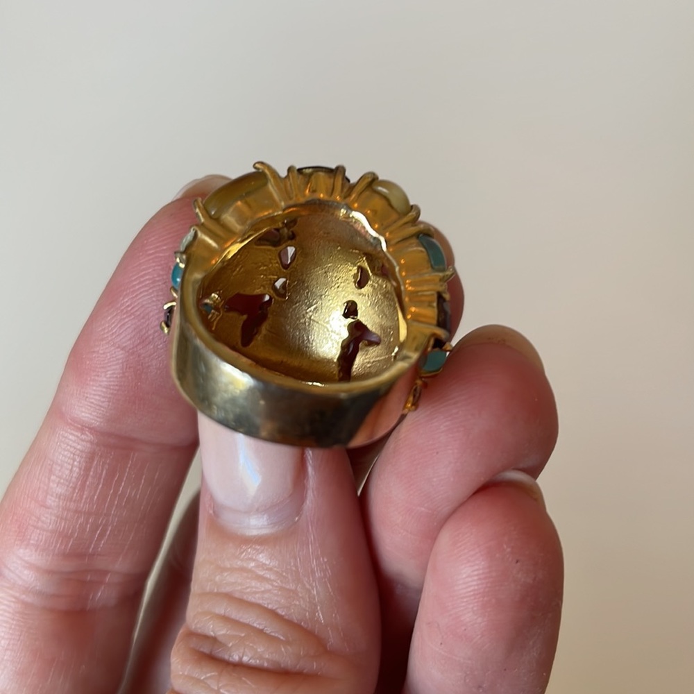Fun multi-colored cocktail ring - Picture 2 of 4